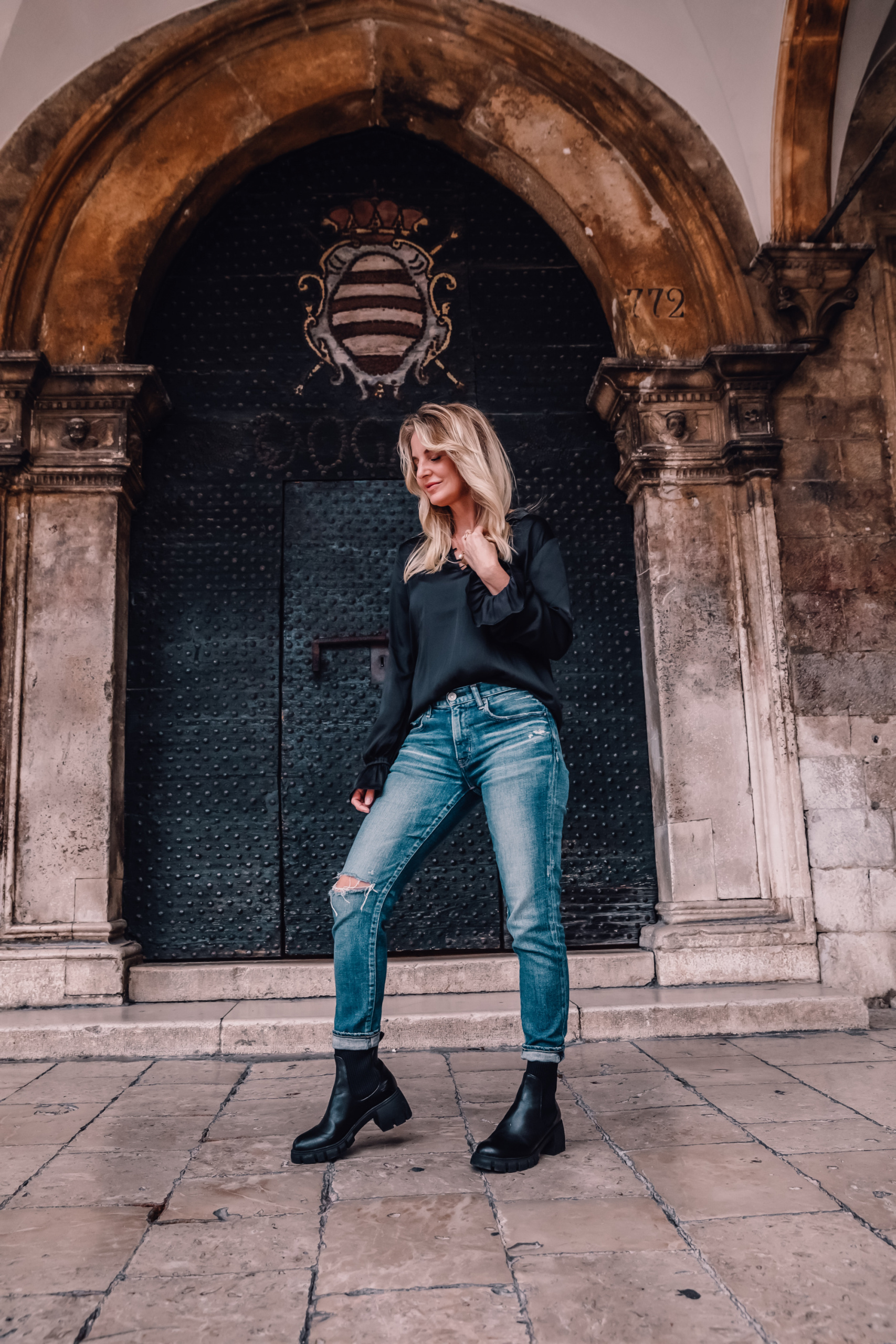 Tapered Jeans & Block Heel Booties | How to Style Jeans and Heels